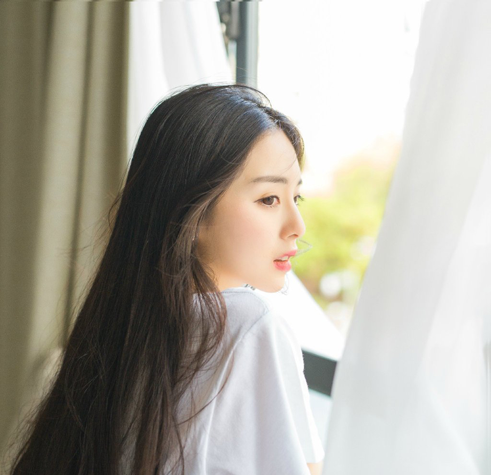 “实不相瞒，成都的许多事情，在下已有所耳闻，不止在下，我主吕布亦是十分关注此事。”庞统微笑道。